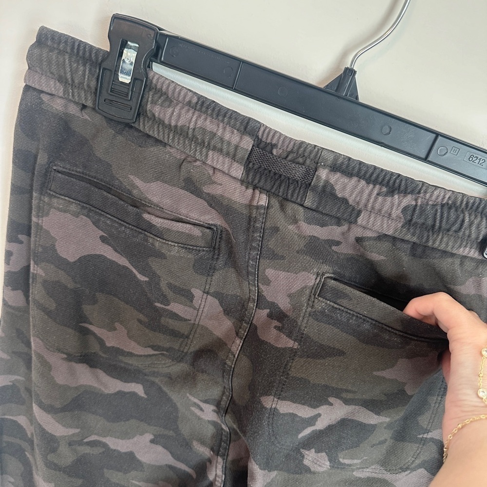 Athleta Women's (Olive) Green Camo Farallon Jogger Size 4 - Picture 6 of 6